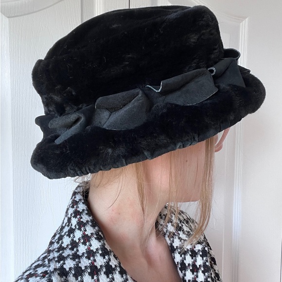 1990’s Holt Renfrew Fashion Hat - Picture 2 of 12